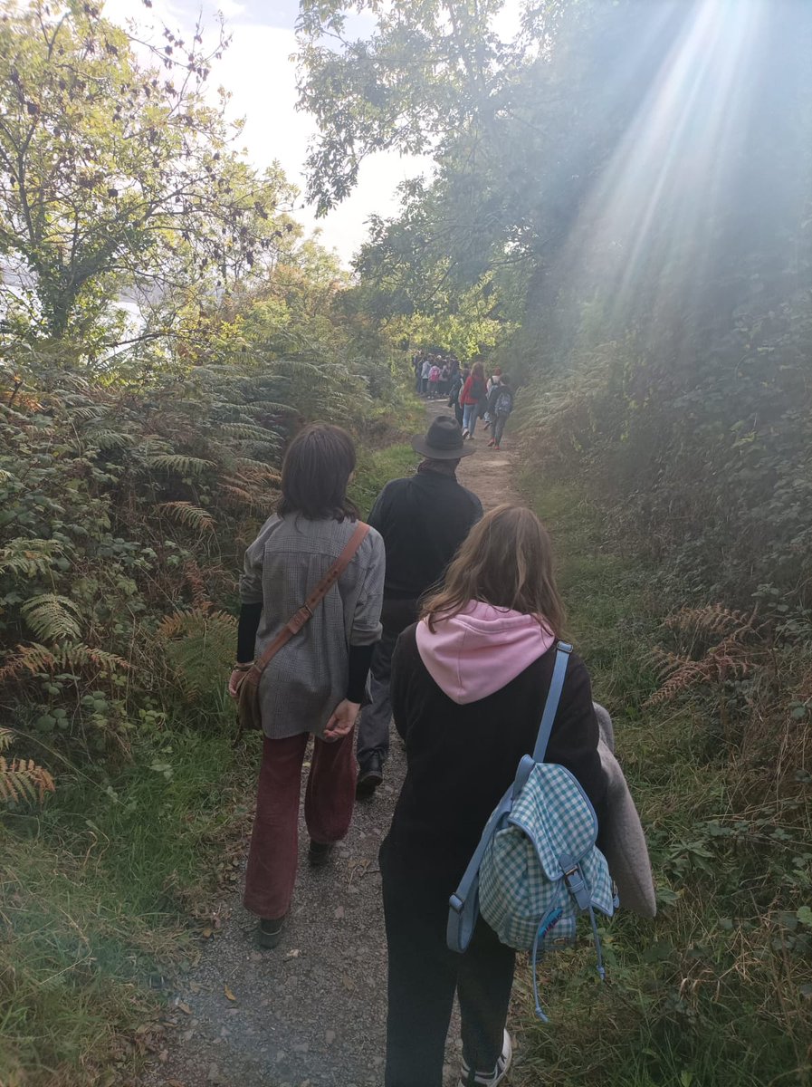 IColegiales's tweet photo. Nos siguen llegando imágenes de nuestro alumnado en Bray (Irlanda), aquí los vemos disfrutando de su playa y realizando senderismo. https://t.co/k1EAPLg0Fs
