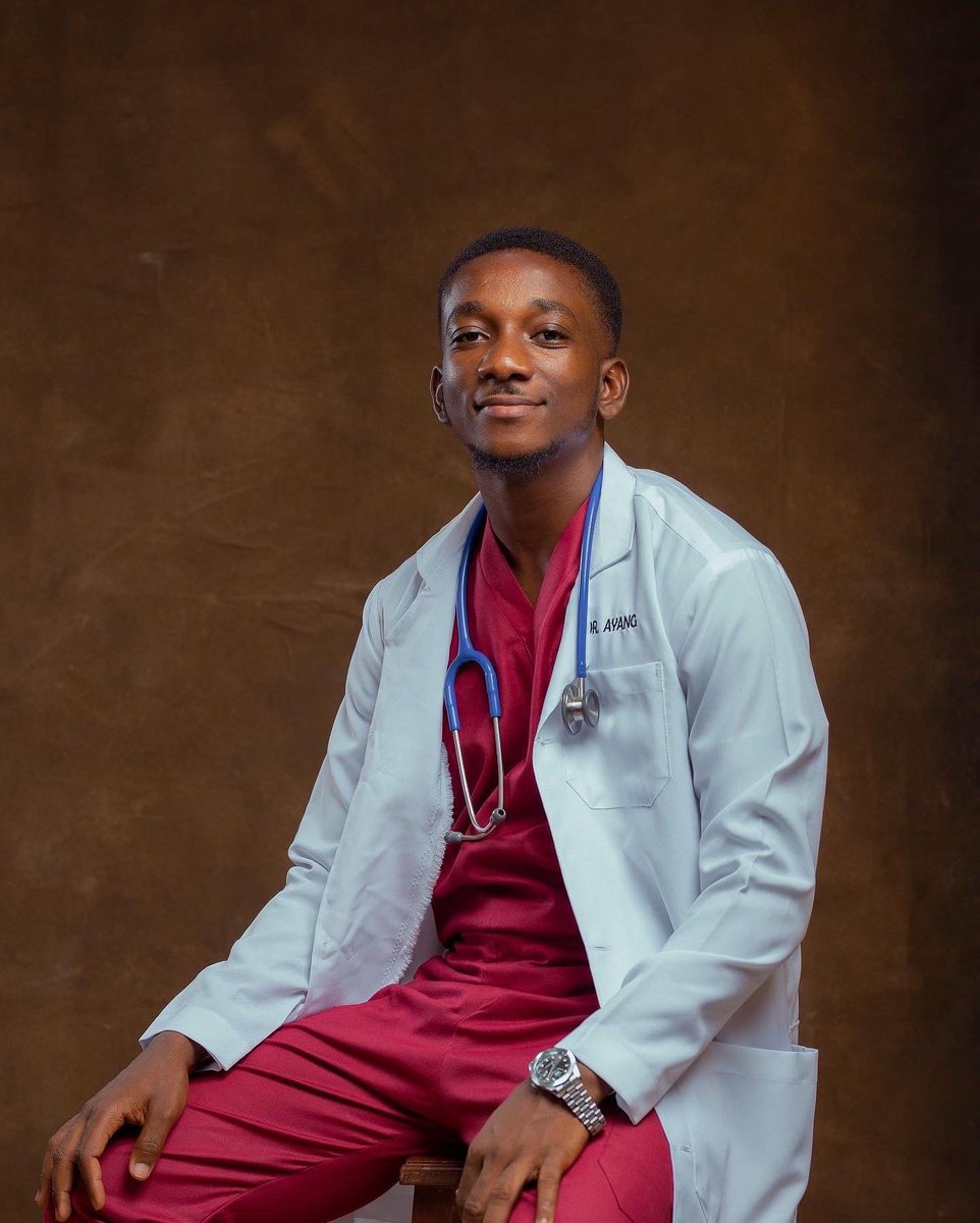 jacob_ayang's tweet photo. Behind me, all my memories. Before me, all my dreams. Now, a doctorrr⚡️🥳🩺👨‍⚕️ https://t.co/FVaDbq81fX