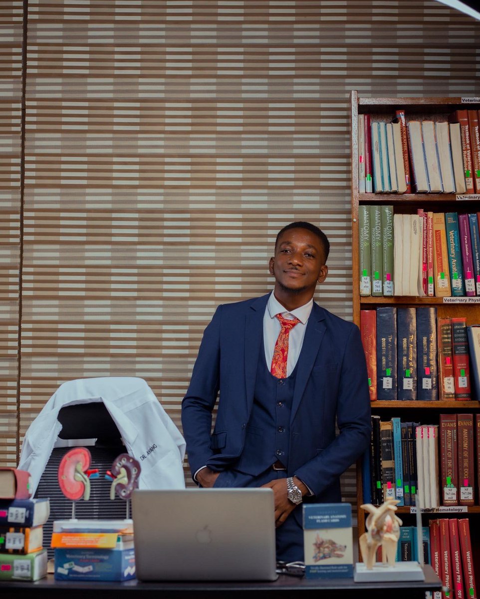jacob_ayang's tweet photo. Behind me, all my memories. Before me, all my dreams. Now, a doctorrr⚡️🥳🩺👨‍⚕️ https://t.co/FVaDbq81fX