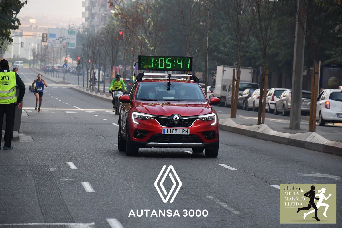 mitjalleida's tweet photo. Moltes gràcies @Autansa3000. Contents de poder comptar any rere any amb una marca tan prestigiosa com #Renault entre els col·laboradors de la mitjalleida. No només com a col·laborador, sinó com un gran actiu en la logística de la cursa.
 #autansa3000 #mitjamarato #running https://t.co/ol0FjBXmPc