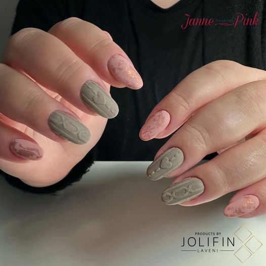 prettynailshop's tweet photo. Let´s get cozy🧤🧣Welche ist Deine Lieblingsjahreszeit?🍂❄️🌷☀️?
Products:
#Jolifin LAVENI Shellac - dark taupe (Artikel-Nr.: 20655)
Jolifin #LAVENI #Shellac - charming rosewood (Artikel-Nr.: 21021)
Jolifin Transfer #Nagelfolie XL - #Aurora Pearl rose-gold (Artikel-Nr.: 22690) https://t.co/ZPgw9VzFKb