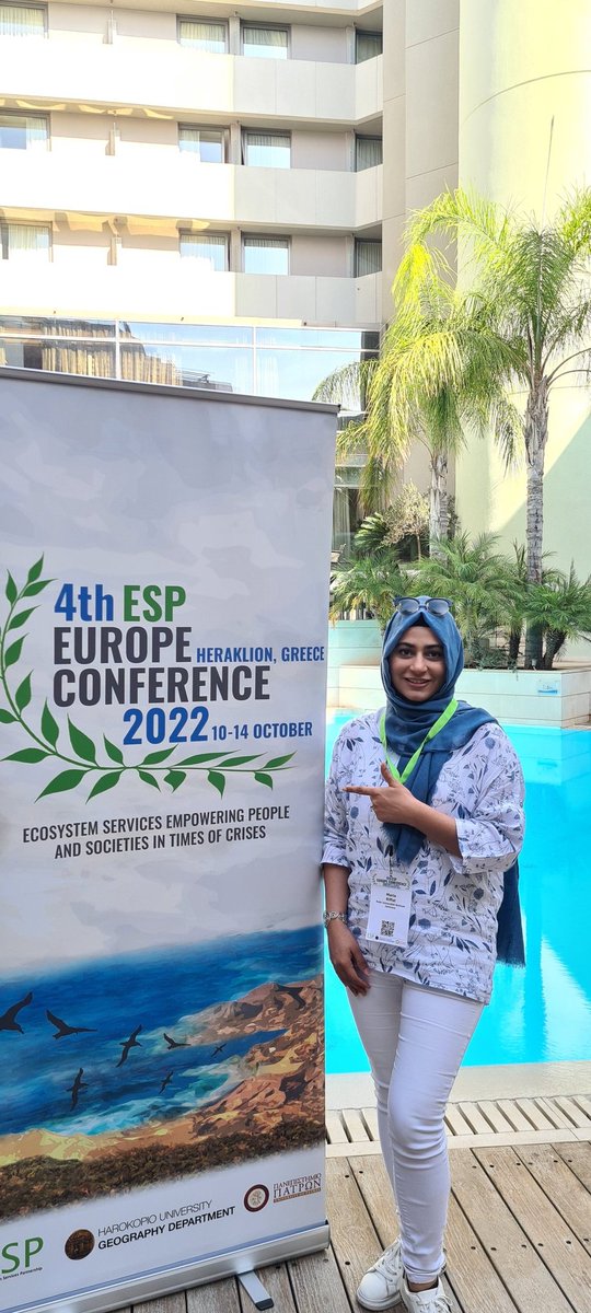 MsRiffat's tweet photo. Highlights of the Last Day @ESPartnership europe conference
⚡️ blue Fridays instead of black Fridays - by Ana Vitoria de Magalhaes
🤝 interesting discussion with Prof. Roy Bender 
👥👥 ES modelling for NbS - the session is full of audience
#ecosystems #transformation https://t.co/FHJ2xgCPwB