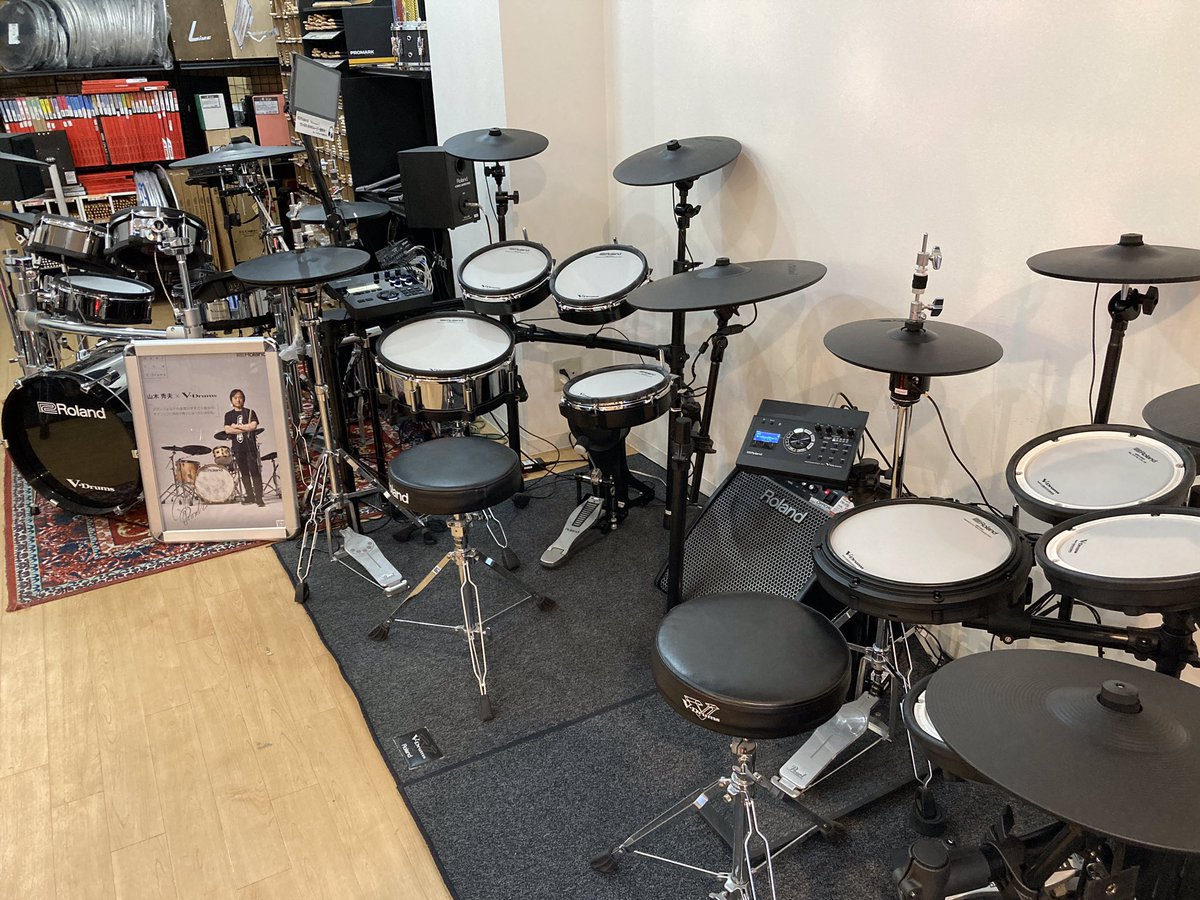 drum_key_shin's tweet photo. Roland V-Drumsコーナー大幅リニューアル！✨
新製品の『VAD507』『VAD307』『TD-27KV2』『TD-17KV2』の展示機の設置が完了いたしました！
#Roland #VAD #VDrums https://t.co/TxeYvdcf7G