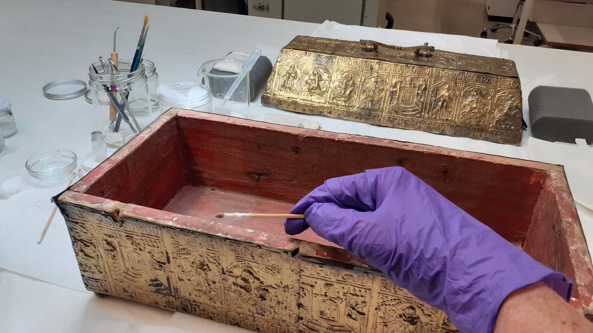 Al #LabConservacioRestauracio celebrem la Setmana Europea de la Conservació-Restauració fent allò que més estimem. 
La conservació del patrimoni és la nostra missió i la fem amb cura als detalls, especialització i dedicació!  #EuropeanDayConservationRestoration
#ECCOCommunity