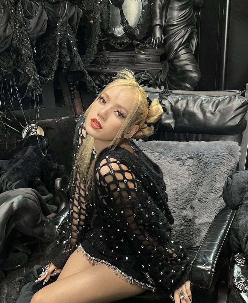 lalisaFKK's tweet photo. another day another slay https://t.co/VuDV6ixARR
