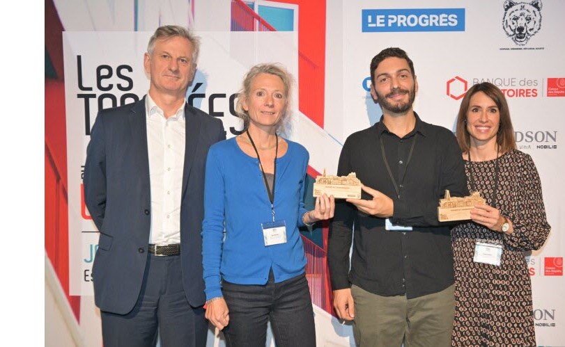 <a href="/RougerieTangram/">ROUGERIE+TANGRAM</a> a reçu hier soir le Trophée de l’environnement lors de la journée de la construction, du bâtiment et de l’immobilier organisée par <a href="/Le_Progres/">Le Progrès</a> et le Club de l'OURS, à Lyon. Bravo à toutes et tous !
&gt; urlz.fr/jugO #fermeurbaine #agricultureurbaine