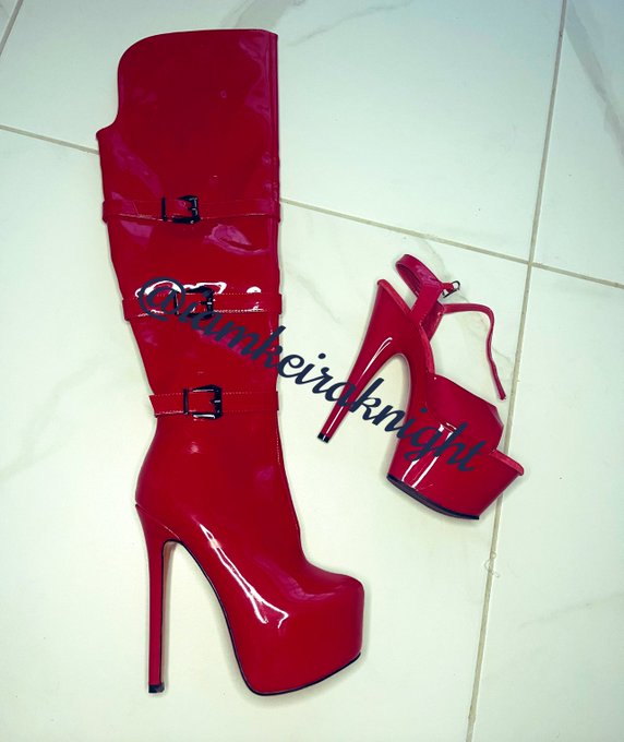 Which ones are we going for today 🤔 ready for my UNBOXING of the outfit 🥵🥵🥵🥵  https://t.co/nNkZ6Az80c