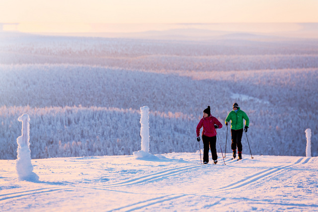 ArcticDirect's tweet photo. Who needs wings when you have skis? ⛷️
#skiing #ski #arctic #arcticdirect #snow #activities https://t.co/cmOmtAdJzx