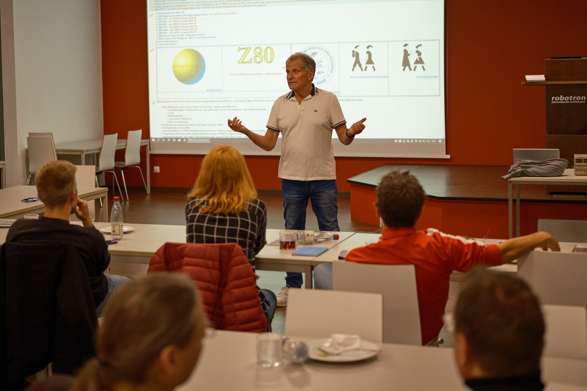 jugsaxony's tweet photo. Gestern gab's von Frank Rost einen Einblick ins Thema „Heimcomputer der DDR am Beispiel des #LC80“. Vielen Dank an @Robotron_DD (besonders für die coole Museumsführung!), den @dpunkt_verlag, den Referenten und alle Teilnehmenden!

Weitere Infos zum LC80: https://t.co/XgDicKvrTa https://t.co/S2xB8EypYt