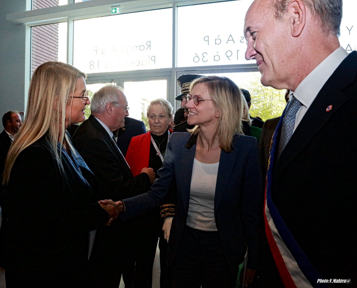 cd2e1119's tweet image. [invitation🤝] Lors de son échange avec notre Ministre de la #transitionenergétique, Frédérique Seels, Directrice Générale de l&apos;Accélérateur de l&apos;#écotransition, en a profité pour inviter Madame Agnès Pannier-Runacher à visiter le CD2E☀️🏡♻️ #transitionenergetique #écotransition