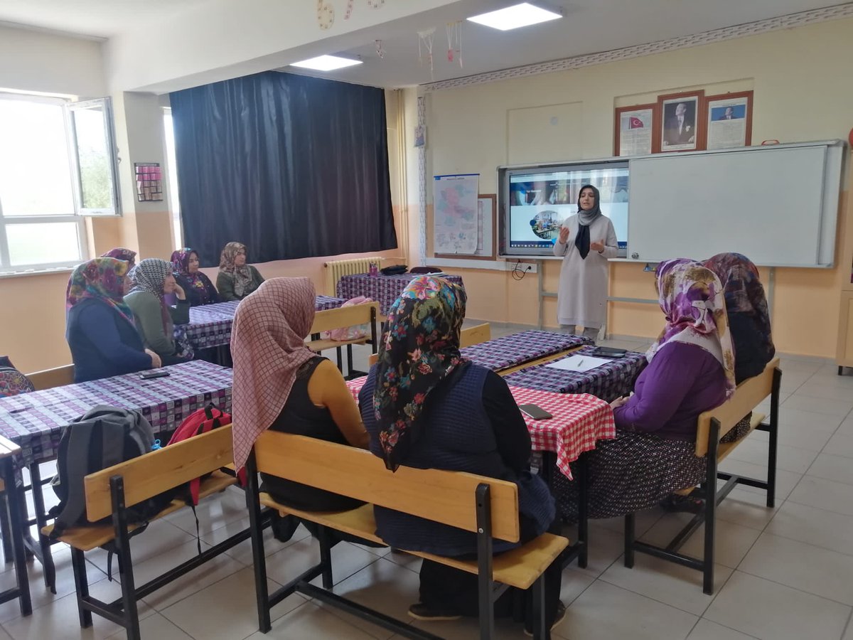 YHanhem's tweet photo. Aile Okulu kurslarımız devam ediyor.@mebhbogm @MalatyaMem @YazIlce https://t.co/Q3MUihZI4W