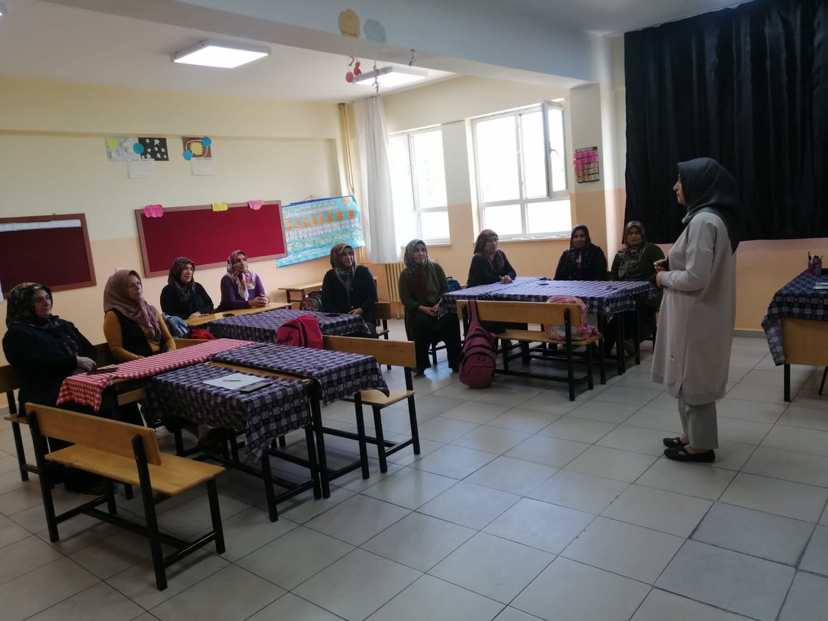 YHanhem's tweet photo. Aile Okulu kurslarımız devam ediyor.@mebhbogm @MalatyaMem @YazIlce https://t.co/Q3MUihZI4W