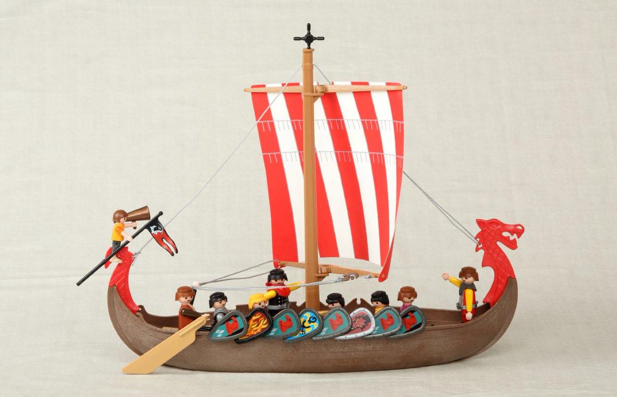 Longshanks1307's tweet photo. Today's the 956th anniversary of the Battle of Hastings, so obviously I'm reposting the scenes from the Bayeux Tapestry I made with Playmobil. https://t.co/mR2NcTLBUW