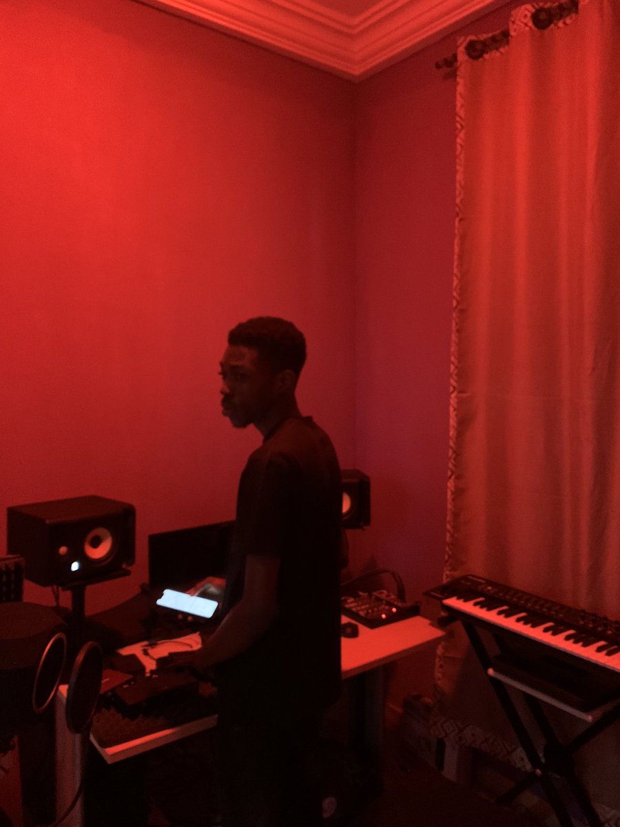 jxrryb_'s tweet photo. You said you were building us a future but it was for yourself #AkoraKetewa 🎶 https://t.co/pBR31pyaqt