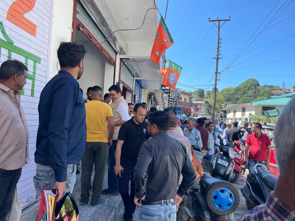 vishalnehriahp's tweet photo. #TeamVN :- आज धर्मशाला भाजपा चुनाव कार्यालय, में आदरणीय प्रधानमंत्री श्री @narendramodi जी के प्रस्तावित कांगड़ा दौरे व अगामी चुनावों को ले कर पार्टी पदाधिकारियों के साथ विस्तृत चर्चा की | #मिशनरिपीट2022 #BJPGovt #indian #kangra #dharamshala #himachalpradesh https://t.co/25FTzYD7Bo