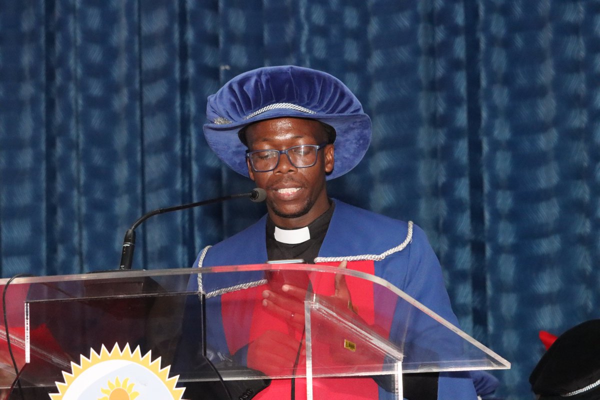 ULvarsity's tweet photo. Reverend M A Ntshabeleng opens the 2022 Spring Graduations Ceremony with a scripture reading and prayer.
"Humble yourselves in the sight of the Lord, and he shall lift you up." #ULEvents2022 #ULGraduations2022 https://t.co/EwE8TOXu4w