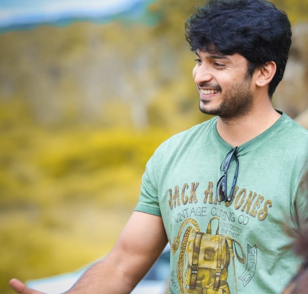 PramodFCMandya's tweet photo. 👉ನಮ್ಮ ನೆಚ್ಚಿನ ನಟ @pramodactor1 ಅಣ್ಣ ಅವರು🥰🤘❤️
#Bondravi Coming Soon....
#kannadafilm #kannadamovies #kannadasongs #premierpadmini #geethabanglestore #kannadastatus #rathanprapancha #kannadareels #englishmanja #alankaarvidhyrathi #bhuvanamgaganam https://t.co/J1e8OuGiBM