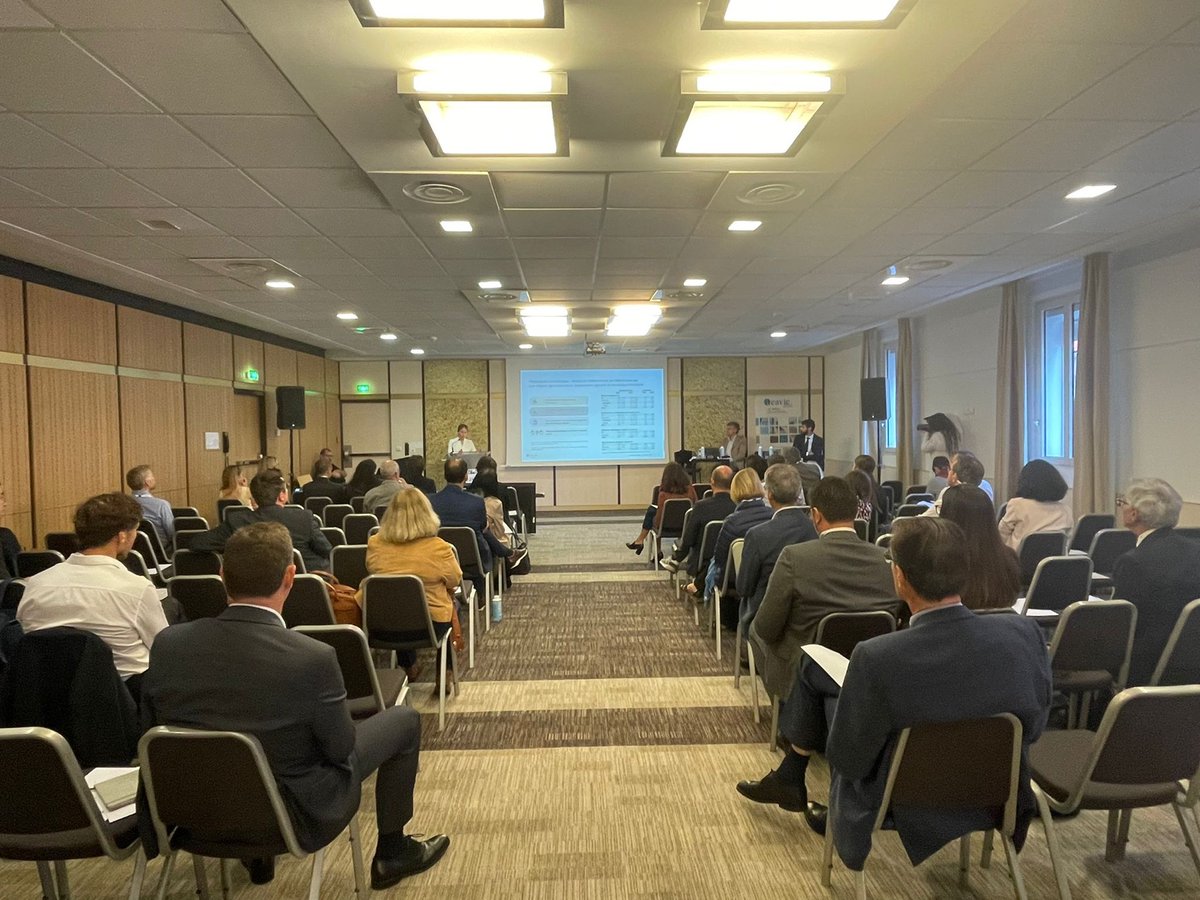 Hausse des taux : perspectives économiques , impacts sur l’immobilier et l’assurance emprunteur. Place à l'atelier de Fiona Gillepsie,Alexandre Challal - <a href="/SwissRe/">Swiss Re</a>  et Michael Donio-  SIA Partners . #Reavie2022