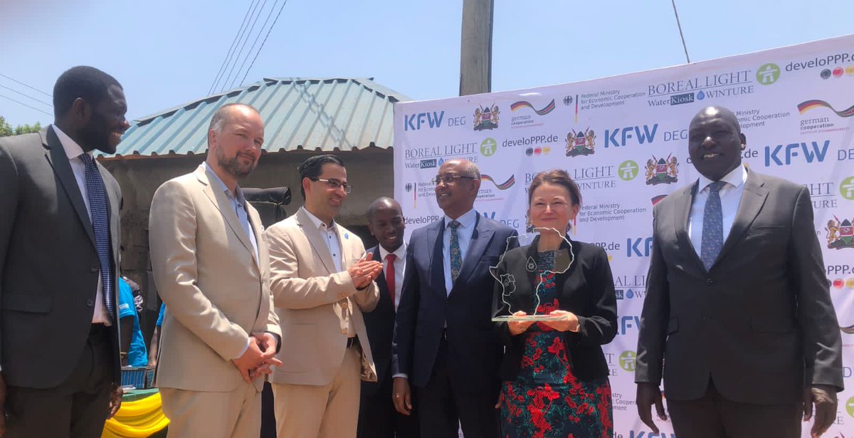 GermanyinKenya's tweet photo. Yesterday, the Embassy took part in a hand-over ceremony in #Kibra L4 hospital #Nairobi of solar water #desalinationsystem. 50k ltrs of clean water/day. Installed by @WaterKiosks via @developppde. Financed by @deginvest_int and @BMZ_Bund, & #BorealLight GmbH #EZinKenya #PPP #AHK https://t.co/xZXxf0xKoN