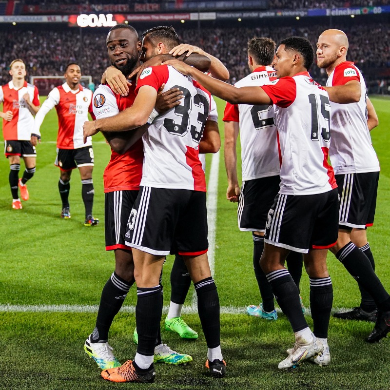 Feyenoord's tweet photo. Two minutes, four goals (again).

🎥 This was #feymid: