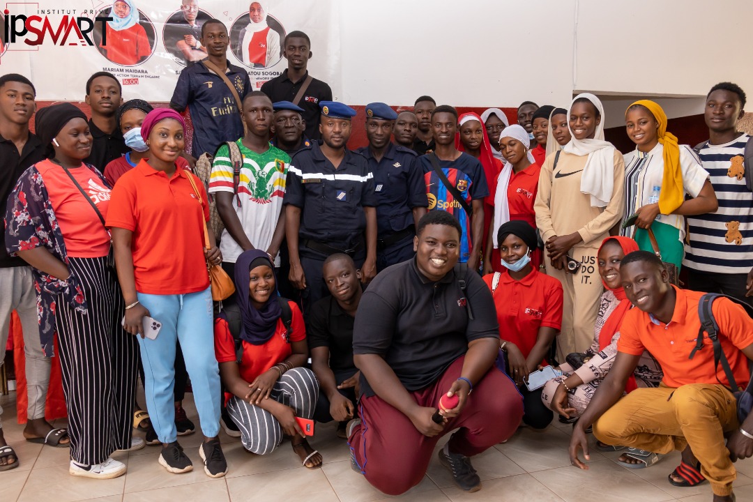 Ipsmart_ml's tweet photo. Initiation aux gestes de premiers secours à IPSMART.  

Plus qu'un institut classique de formation,  IPSMART est une forge!

Merci la protection civile de sogoniko. https://t.co/8iSwQT4w3v