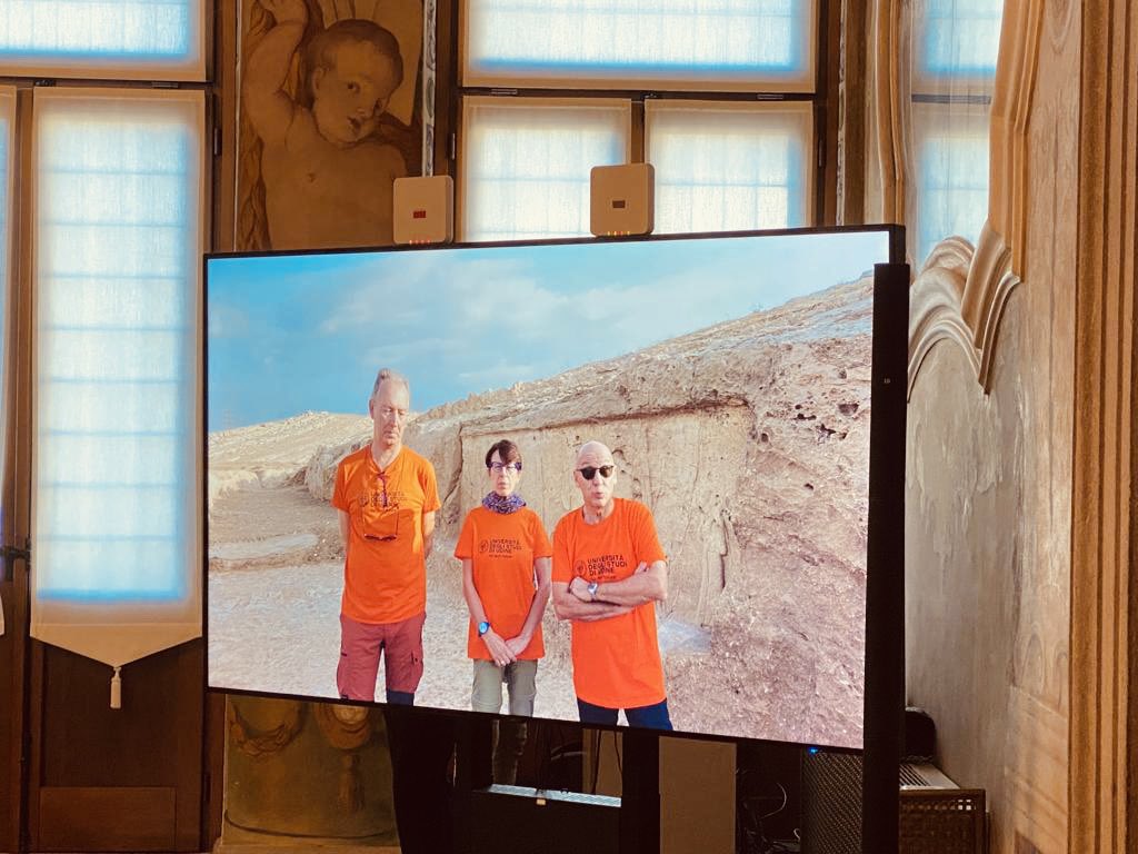 dills_univr's tweet photo. 🟣 Maratona DH - La Maratona si collega in diretta con l’Iraq: i saluti dal Rettore dell’@uniud, il Prof. Roberto Pinton. @UniBergamo @UNIMORE_univ @venicedph 
#digitalhumanities #eccellenzaintesta #maratonadh https://t.co/Gj2ttQ80IY