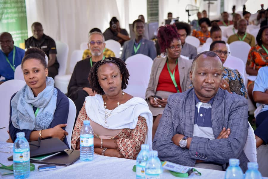 Makerere's tweet photo. Nyerere once said, " There are many people who believe that those ideas associated with my name are now dead and should be buried. I disagree, great ideas don't die easily, they continue nagging &amp; anyone who ignores them, does at their won peril."

#MakerereAt100
#NyerereAt100 https://t.co/WG6tXgr6At