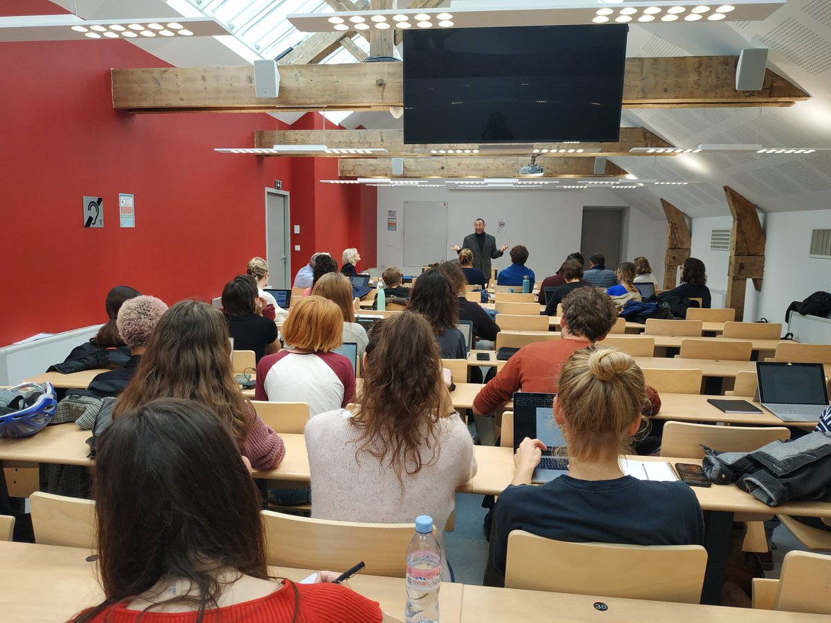 ci_anthropocene's tweet photo. Conférence-échange de Laurent Fonbaustier avec les doctorants à @Droit_Lyon3 : comment #bifurquer pour défossiliser les #democraties et créer les conditions juridiques d'une #ecocratie ?
Le préalable indispensable : savoir de quoi nous avons besoin.
@FeteScienceAura https://t.co/WkgAfIadL0
