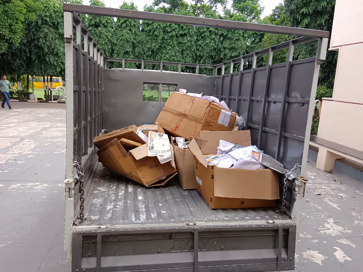 srcximb's tweet photo. SRC with @BakulFoundation concluded DAAN UTSAV drive✨
In just 72 hrs, we raised 150kgs of paper. This will be recycled & the amount raised will be used to set up community libraries📚
Also, 10,000kgs of paper collected = 170 trees saved! That is almost 3🌳 saved
#srcximb #joy https://t.co/KqUHBvyfWZ