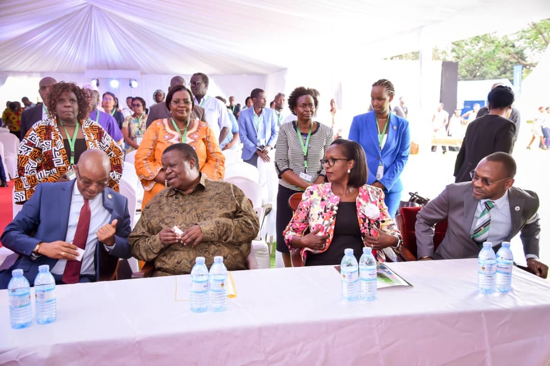 Makerere's tweet photo. Mzee Joseph Butiku: " Exactly, 23 years ago today, Mwalimu Julius Nyerere left this earth. I am glad that Makerere and @TheJNLC has honored the life of a great pan Africanist today at the #NyerereAt100 symposium. " https://t.co/qLdmAM1MrB