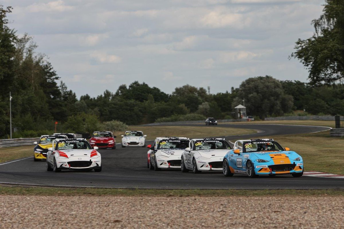 Mx5cupMazda's tweet photo. Nikodem Wierzbicki: Mazda MX-5 to świetny samochód wyścigowy

Najmłodszy kierowca drugiej edycji pucharu Unitel Mazda MX-5 Cup Poland, pochodzący z Poznania 19-letni Nikodem Wierzbicki zdobył tytuł mistrzowski. Kim jest Nikodem? 

https://t.co/i3R2AStHgC https://t.co/AeXq6YBpAu