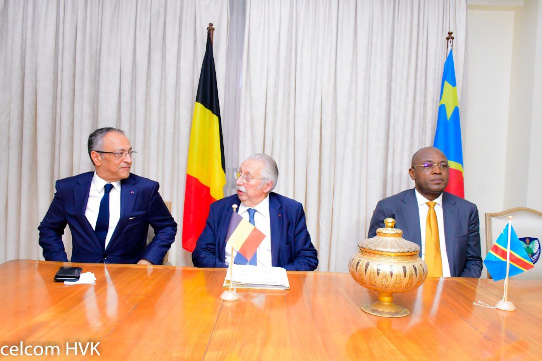RAMSCONGO's tweet image. Le gouv @NgobilaM a reçu le #Ministre d’Etat Belge @andreflahaut, accompagné du Président du parlement #Bruxellois. Plusieurs projets de Coopération ont été abordés notamment dans le volet sécuritaire et entrepreneurial.