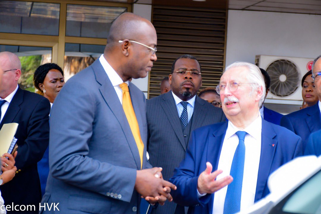 RAMSCONGO's tweet image. Le gouv @NgobilaM a reçu le #Ministre d’Etat Belge @andreflahaut, accompagné du Président du parlement #Bruxellois. Plusieurs projets de Coopération ont été abordés notamment dans le volet sécuritaire et entrepreneurial.