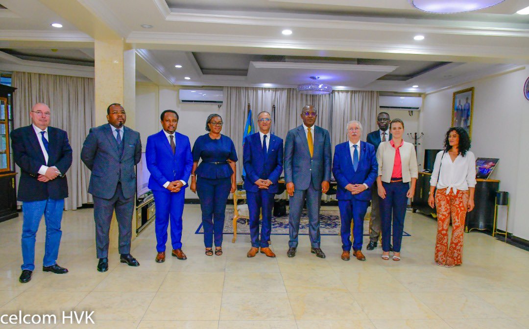 RAMSCONGO's tweet image. Le gouv @NgobilaM a reçu le #Ministre d’Etat Belge @andreflahaut, accompagné du Président du parlement #Bruxellois. Plusieurs projets de Coopération ont été abordés notamment dans le volet sécuritaire et entrepreneurial.