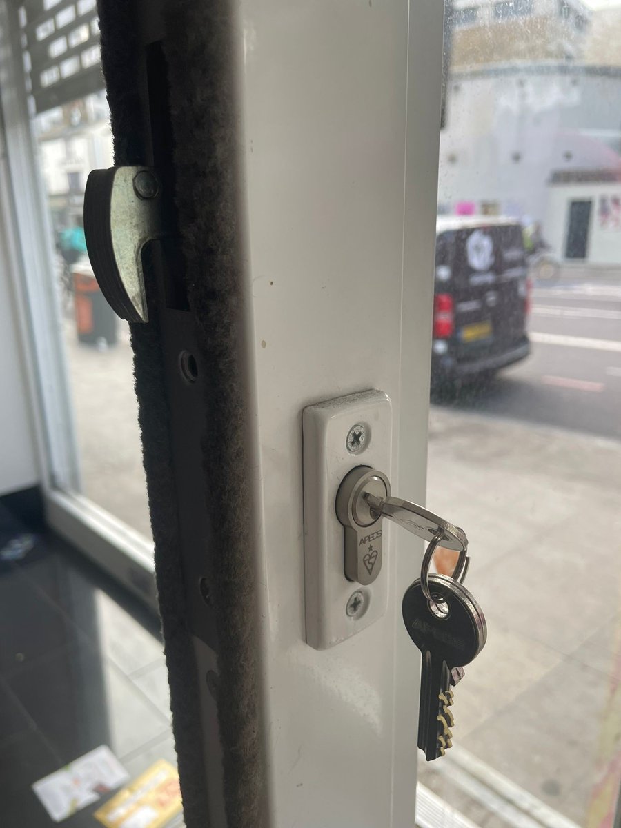 Nice little lock adjust and change for this customer with an aluminium door. For advice on locks, doors and security check our website bit.ly/3UQ5yxw or call us on 0203-151-0531 #locksmiths #london #locks #security #doors #clapham #Putney #chiswick