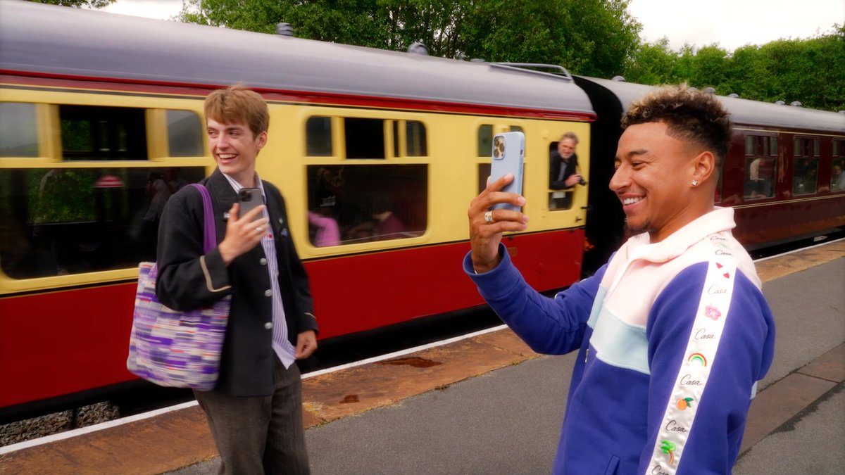 All aboard as #TikTok superstar Francis Bourgeois is setting off to explore the world of British trainspotting in a new @Channel4 digital series 🚂 He'll be joined by @WeeMissBea @SamRyderMusic @JesseLingard @ChloeBurrows @ajtracey Starts 19 October! channel4.com/press/news/fra…