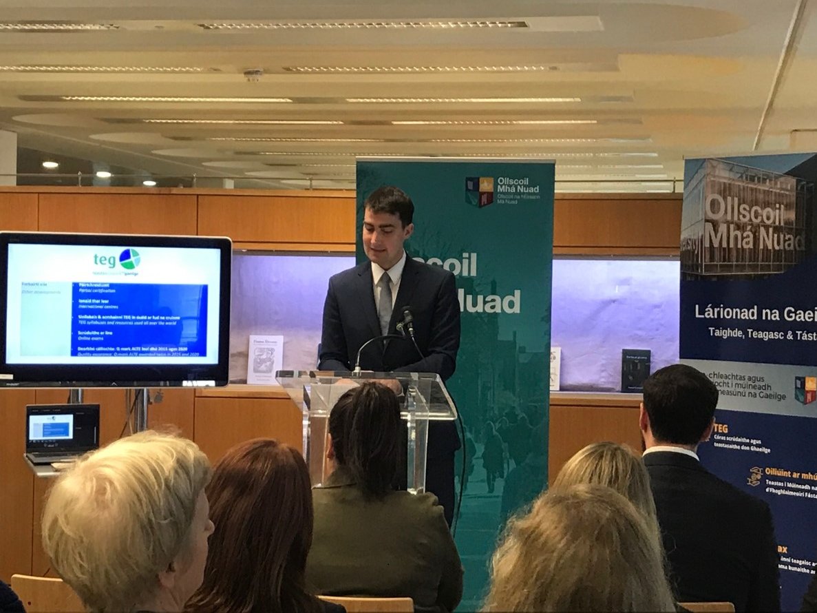 Aire Stáit na Gaeltachta <a href="/jackfchambers/">Jack Chambers TD</a> in <a href="/MaynoothUni/">Maynooth University</a> ar maidin le maoiniú €2 mhilliún a fhógairt do thograí <a href="/Larionad/">Lárionad na Gaeilge: Taighde, Teagasc agus Tástáil</a> na Gaeilge: <a href="/TeastasEorpach/">Teastas Eorpach na Gaeilge</a> na Gaeilge (TEG), Vifax, an Teastas i Múineadh na Gaeilge do Dhaoine Fásta agus cúrsaí Gaeilge sa <a href="/cc_irlandais/">Centre Culturel Irlandais</a> i bPáras.