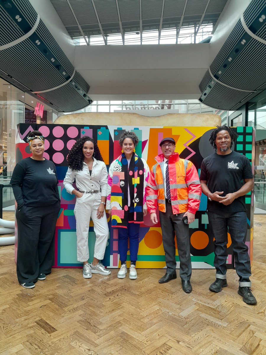 VeoliaUK's tweet photo. 'Recycle it all, no matter how small!' - that's the slogan of this year's International E-Waste Day, and was the message of @recycleelectric's giant toaster event at @westfieldlondon, where members of the public could donate old electricals ready for us to recycle ♻

#IEWD https://t.co/iT0dyPMavi