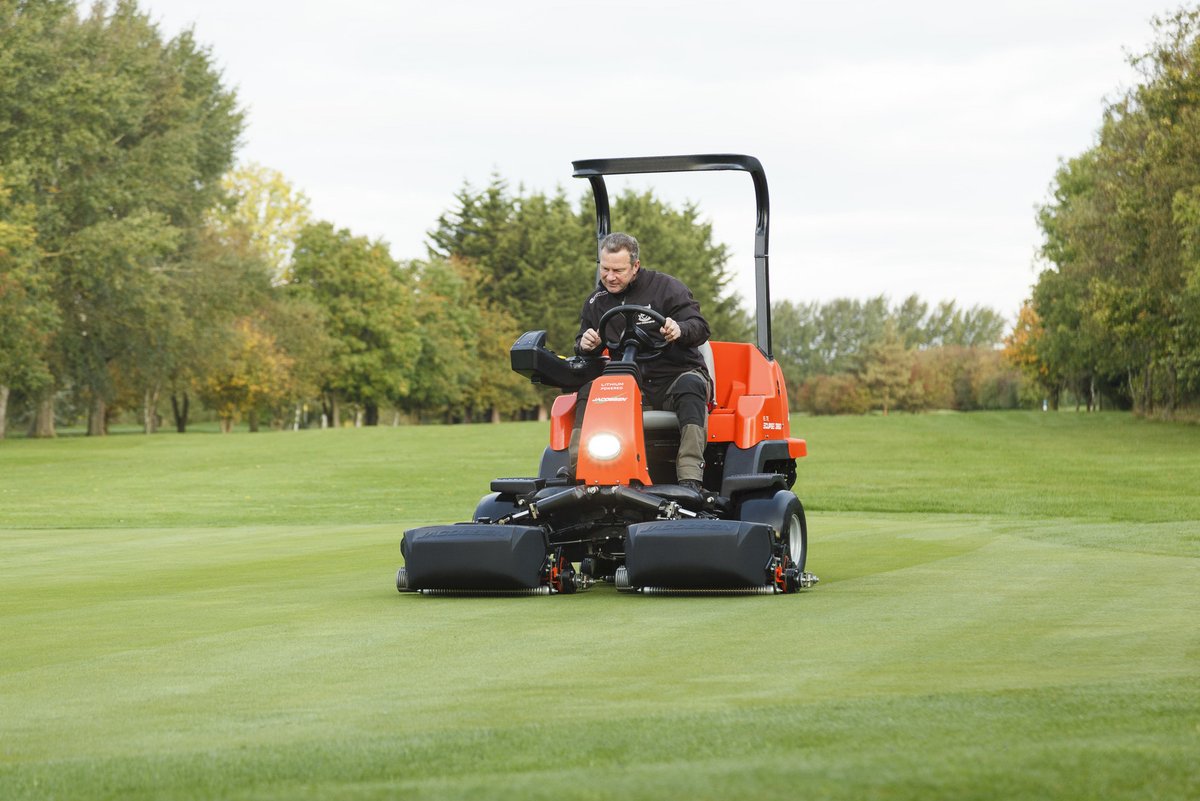 JacobsenTurf's tweet photo. 🇬🇧 UK Show & Mow Event: We are inviting operators to join us on 27th October at @ufford_park. Contact us to register: https://t.co/6MKs7YaznO
#Jacobsen #Mower #Eclipse360 #GolfCourseManagers #Greenkeepers #SincerelyJake https://t.co/g0bol0pKOJ