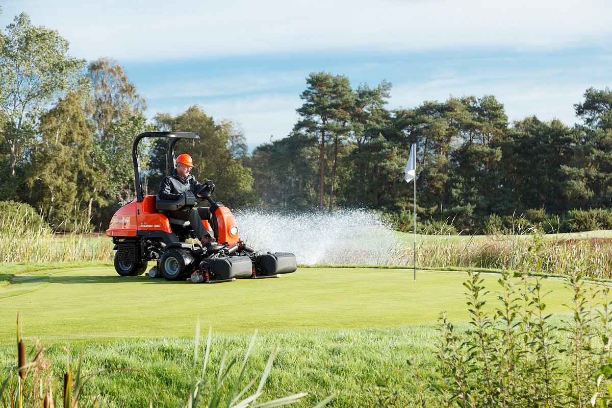 JacobsenTurf's tweet photo. 🇬🇧 UK Show & Mow Event: We are inviting operators to join us on 27th October at @ufford_park. Contact us to register: https://t.co/6MKs7YaznO
#Jacobsen #Mower #Eclipse360 #GolfCourseManagers #Greenkeepers #SincerelyJake https://t.co/g0bol0pKOJ