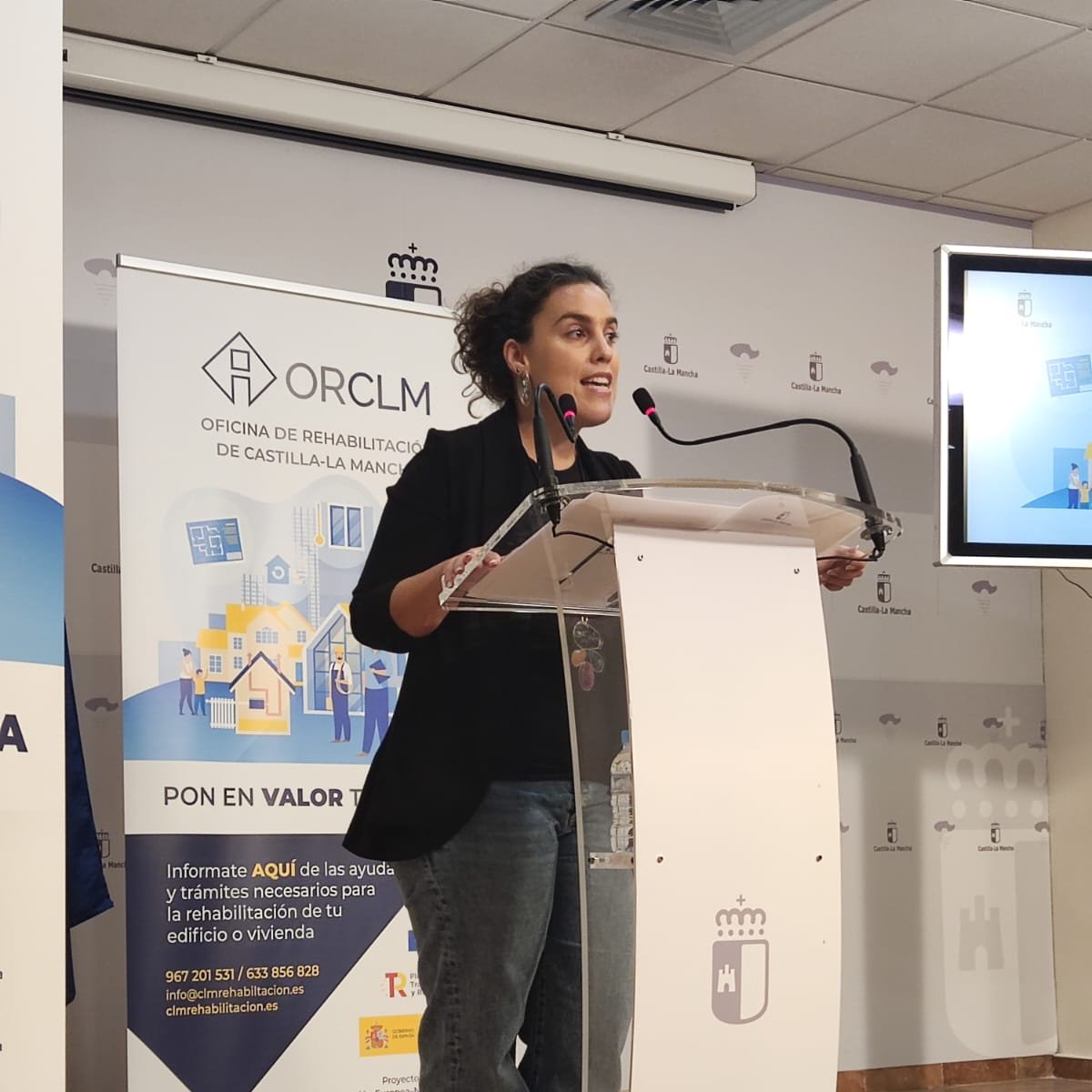 CLMaparejadores's tweet photo. El Consejero de Fomento, @Nacho_Hernando, presenta, la puesta en marcha de las Oficinas de rehabilitación de C-LM @clmrehabilita.
Se gestionarán por el Colegio de Arquitectos  y el Colegio Oficial de Aparejadores, Arquitectos Técnicos e Ingenieros de Edificación de C-LM. https://t.co/R7c6enmmhA