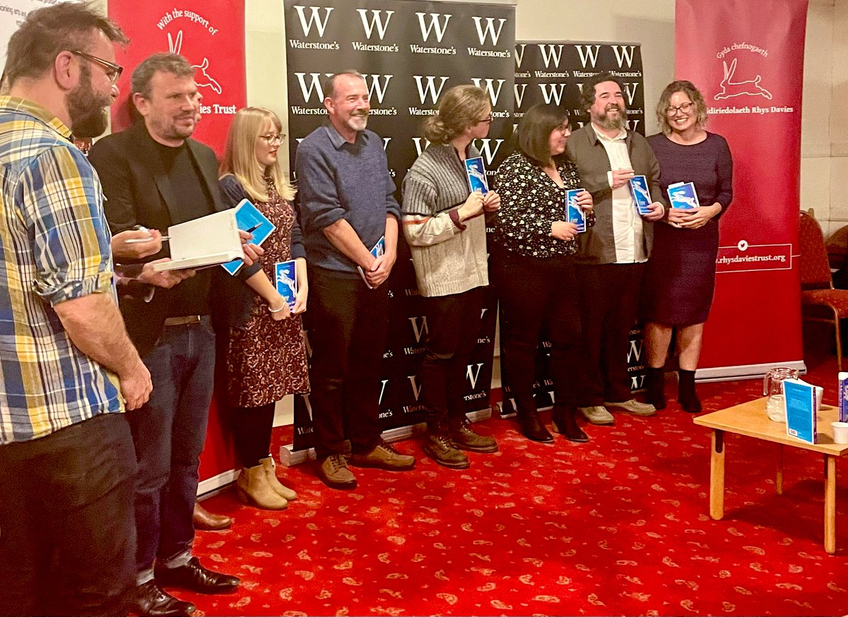 napapolis's tweet photo. Wonderful evening @swanseastones last night to launch the 2022 Rhys Davies anthology. Lovely to see everyone and huge congratulations to @Morris78L 👏👏👏👏 I can’t wait to read all the stories 📚 https://t.co/fG3VpDUfvv