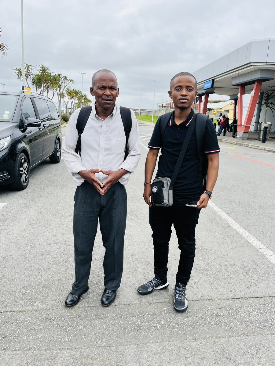 African_Voices's tweet photo. 𝐁𝐑𝐄𝐀𝐊𝐈𝐍𝐆 𝐍𝐄𝐖𝐒
African hidden voices welcoming special guests at king Phalo Airport in East London, to attend the 4th Annual AHV Commemoration by African hidden Voices #ahvcommemoratingiimboni #4thannualahvcommemoration
#alldonebyImboniuZwilezwe https://t.co/WrPs8h6e0Q