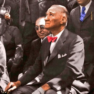 Dünyadaki  gelmiş geçmiş  en büyük lideri Mustafa Kemal Atatürk   #DünyaLideriniPaylaşalım