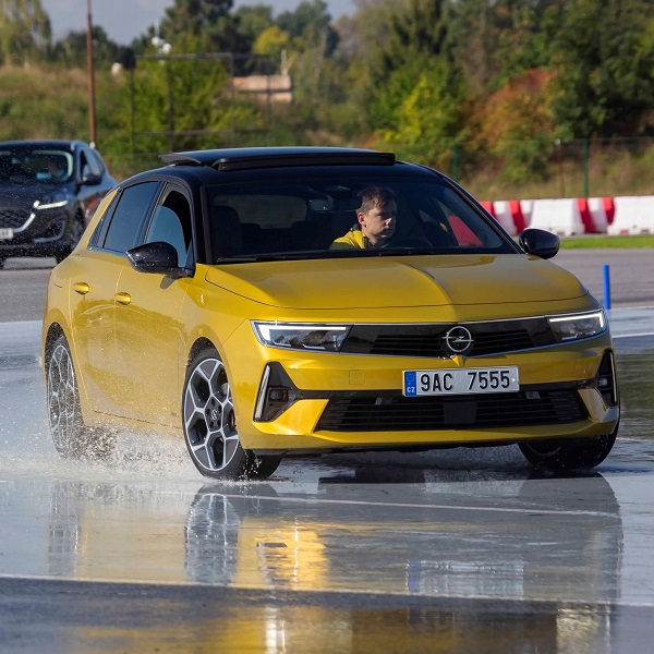 Leaseplan's tweet photo. At LeasePlan’s annual #TestDriveEvent in Hradec Králové, our Czech colleagues joined over 160 clients for a spin in 80 of the latest and greatest 
#EVs! Thanks @FlotilaMagazin for helping us to accelerate the #ZeroEmissionRevolution 🙏 

#WhatsNext #LeasePlan #FutureofMobility https://t.co/KmEluwlpJY