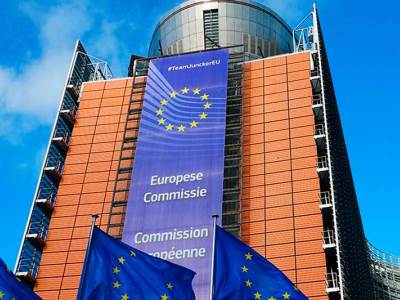 CDCNPA_'s tweet photo. 📢La @EU_Commission ha adottato  la relazione di Previsione Strategica 2022 per unire transizione #energetica e #digitale. 10 i punti fondamentali tra cui lo sviluppo  delle filiere di #riciclo #pile e #accumulatori.
. . . 
➡️ https://t.co/mXOGWbU0KX https://t.co/MHsybreUO2