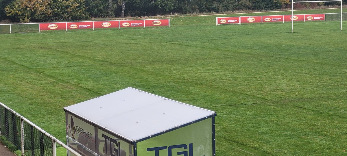 MrManagerSir's tweet photo. Looks like the mowing fairies were up early today @BanburyRUFC Now just need the artist that is @RogerGraham6 to get 'painting' ! #ThoseLines https://t.co/VFmZny22xi