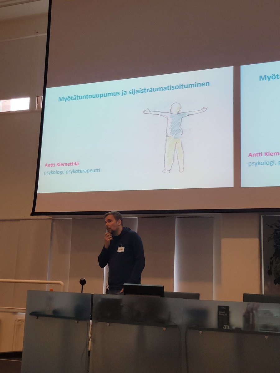 VaKeSokri's tweet photo. Kaksipäiväiset koulutuspäivät päättää Antti Klemettilä THL:stä. Omasta hyvinvoinnista ja jaksamisesta huolehtiminen on välttämätöntä kriisityössä. #kriisityö #myötätuntouupumus https://t.co/0ZYWbD9GU1