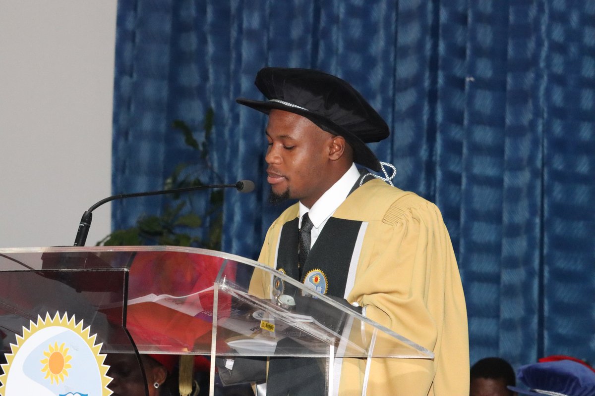 ULvarsity's tweet photo. "I encourage you all to go out there and find Solutions for Africa." - Deputy President of the SRC, Floyd Maake
#ULEvents2022 #ULGraduations2022 https://t.co/GzHzmC90kG