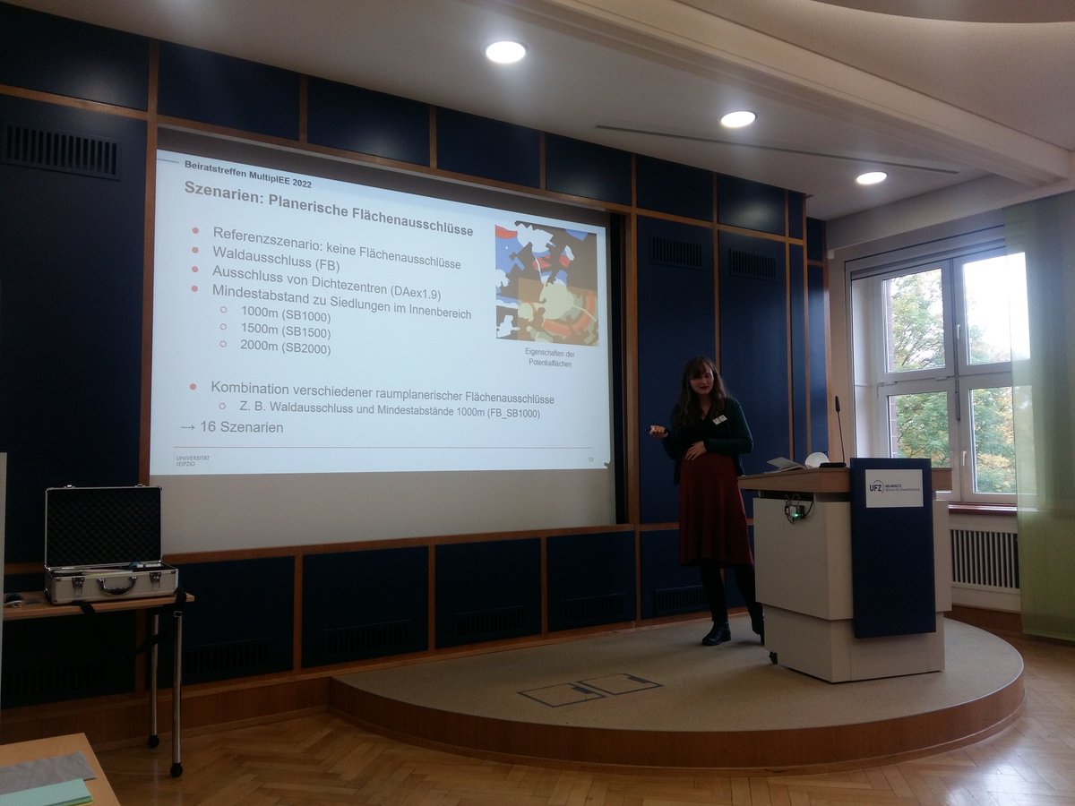 pleh_mann's tweet photo. @LottteLena präsentiert aktuelle Ergebnisse aus unserer #MultiplEE-Arbeit: Wie wirken sich Siedlungsmindestabstände, Waldausschluss und die Ausweisung von ökologischen Schutzgebieten auf den Ausbau der Windenergie an Land aus? https://t.co/wXCBAunMsz